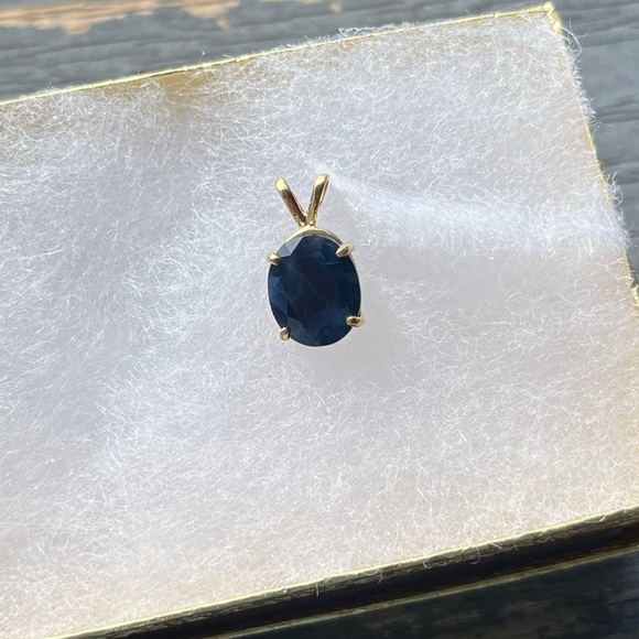 Sapphire pendant - Picture 3 of 3